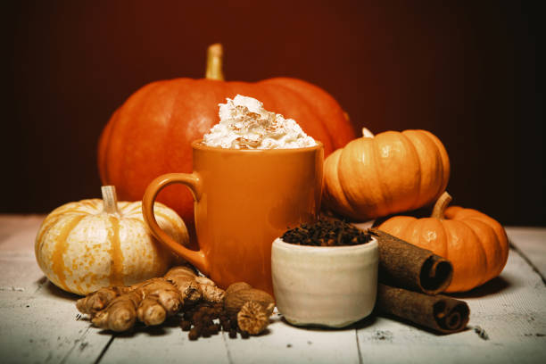 pumpkin spice latte ingredients - latté pumpkin spice coffee imagens e fotografias de stock