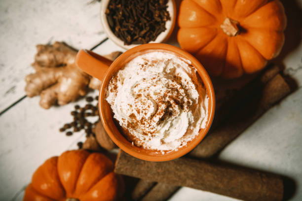pumpkin spice latte ingredients - latté pumpkin spice coffee imagens e fotografias de stock