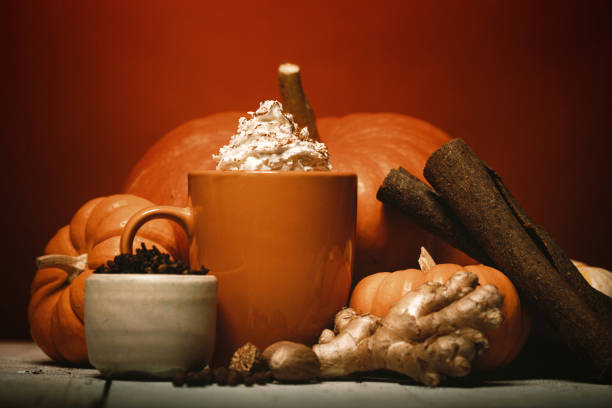 カボチャスパイスラテ成分 - latté pumpkin spice coffee ストックフォトと画像