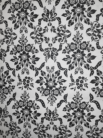 Wall tapestry with black and white flowers