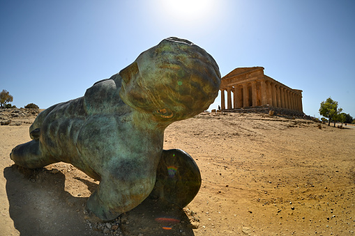 In front of the temple of Concordia in Agrigento was placed, in 2011, a statue of Igor Mitoray, who died in 2014, an internationally renowned Polish-French sculptor.