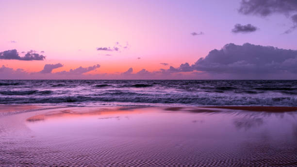 istock Sunrise in Boa Viagem beach 1428179292