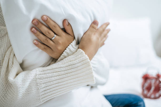 istock Cross hands and sit, hug a white pillow on the bed. 1428221988
