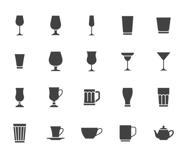 ilustraciones, imágenes clip art, dibujos animados e iconos de stock de ilustración plana de vidrio que incluye iconos como tipo de cristalería de bebida: taza de cerveza, chupito de whisky, copa de vino, ilustración mínima de tetera. arte de silueta de glifo simple sobre cóctel, bebida. color negro - wineglass symbol coffee cup cocktail