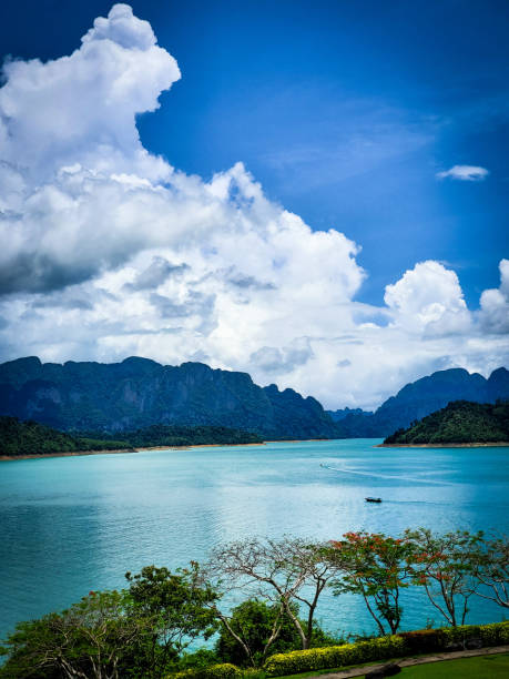 istock View of lake 1428265929