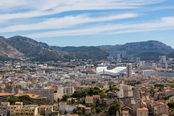 vista de marsella desde la basílica notre-dame de la garde - velódromo fotografías e imágenes de stock