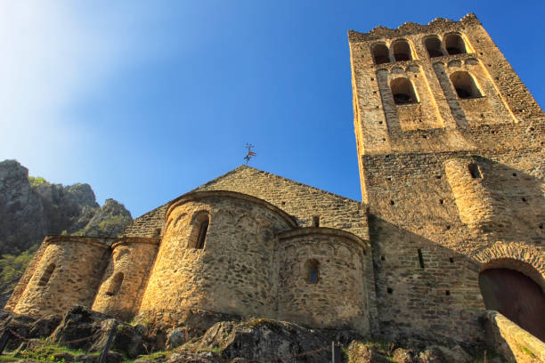 abbay saint-martin-du-canigou - benedictine - fotografias e filmes do acervo