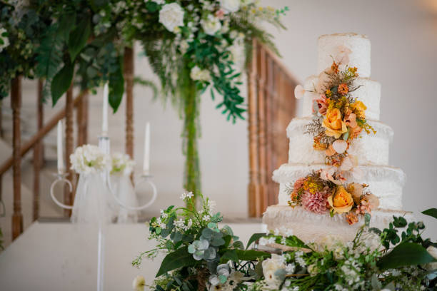 istock Beautiful wedding cake with blur background 1428319434