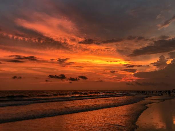 istock Mesmerizing view of a beautiful seascape at scenic sunset 1428355475