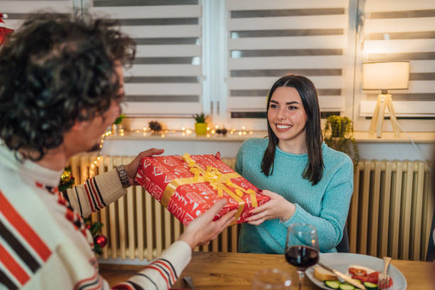 istock Couple exchanging gifts on Christmas 1428423767
