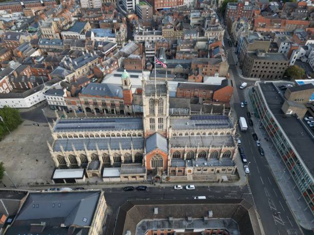 hull minster, église anglicane à hull, angleterre - kingston upon hull photos et images de collection