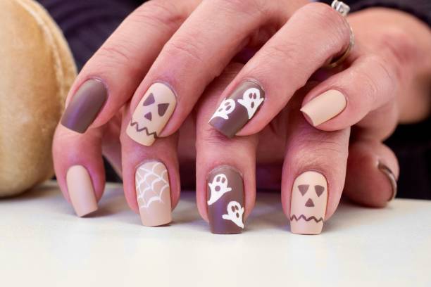 istock Pumpkin and Ghost Halloween Nail Art Design 1428509261