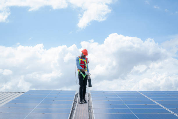 istock Professional worker installing and checking solar panels on the roof. 1428553415