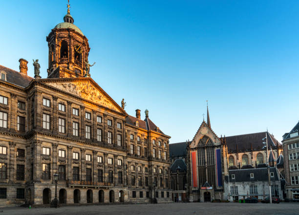 amsterdam, dam-platz, morgendämmerung. - dam stock-fotos und bilder