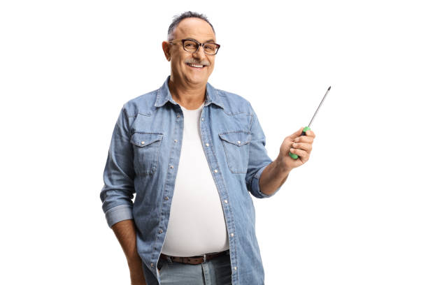 lässiger reifer mann, der einen schraubenzieher hält - holding screwdriver stock-fotos und bilder
