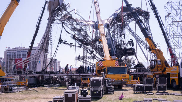 Establishment of A Stage in İzmir, Working People, Workers re-establish the stage that is collapsed the day before in 09.09.2022 and in İzmir Kordon