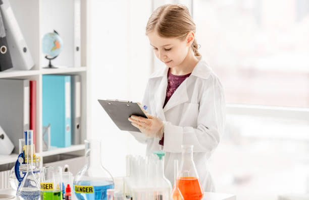 istock Girl on chemistry lesson 1428681347