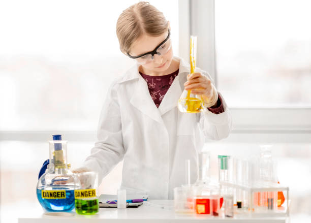 istock Girl on chemistry lesson 1428681373