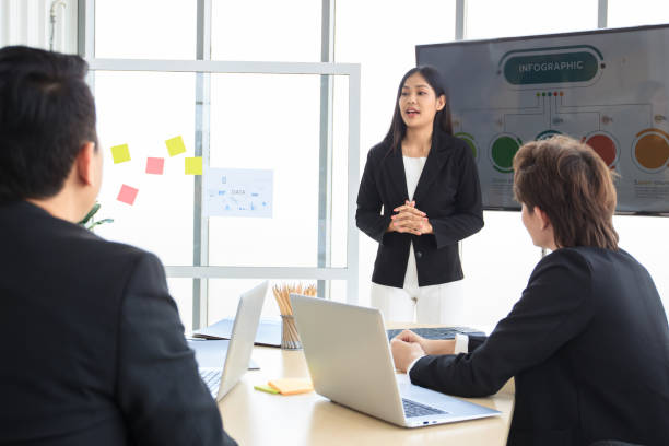 istock Group of business people making a discussion. 1428687633