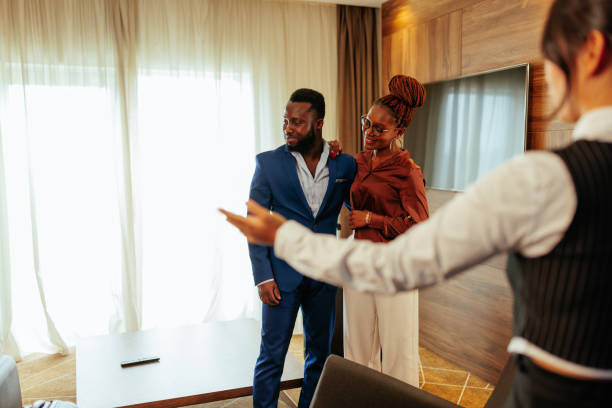 istock Concierge with hotel guests in apartment. 1428688543
