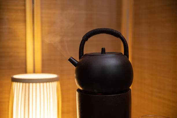 Tetsubin teapot + a cup of black tea