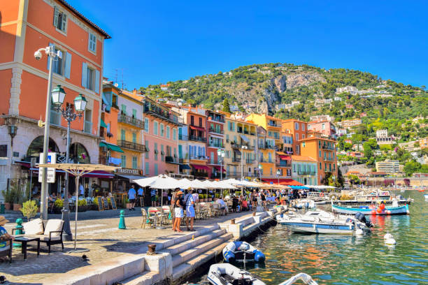 marina i stare miasto, villefranche-sur-mer, południowa francja - villefranche sur mer zdjęcia i obrazy z banku zdjęć