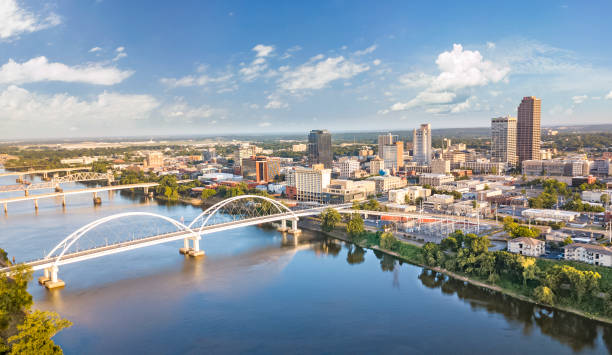 downtown little rock aerial - pinnacle foto e immagini stock