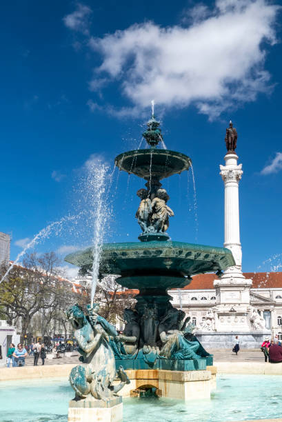It is a square located in the Baixa, the nerve center of Lisbon for several centuries. Trials, shows, festivals, military parades and autos de fe took place here during the Inquisition.