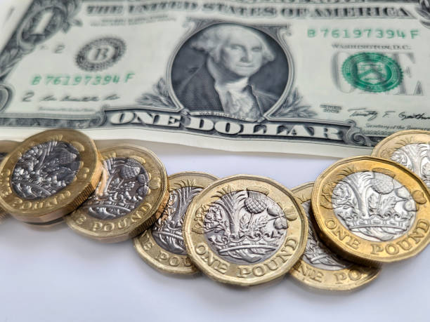 dólar a la libra - concepto de tipo de cambio - british coin coin falling british currency fotografías e imágenes de stock