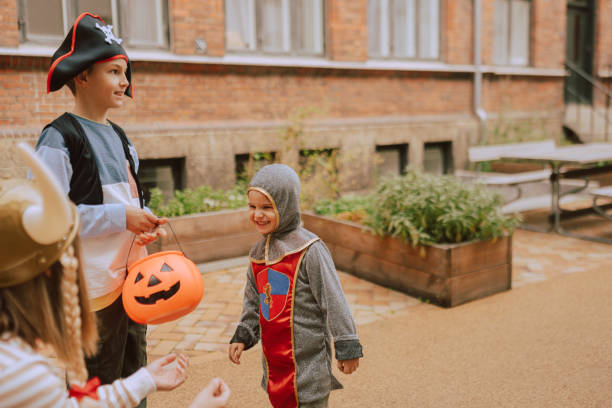 istock Trick or treat, through the city 1428960274