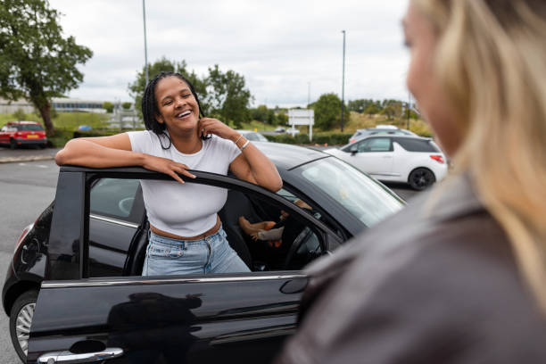 istock Saying Goodbye at the Car 1428985295