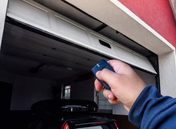 istock Garage door PVC. 1428996119