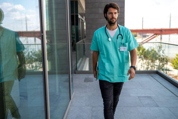 istock Male healthcare worker 1429035392