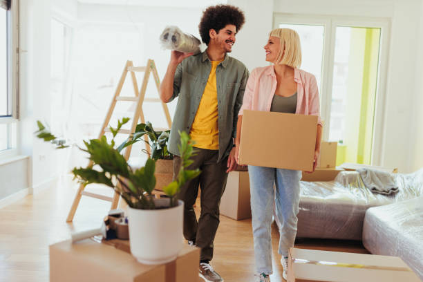 istock Couple moving into new apartment. 1429109225