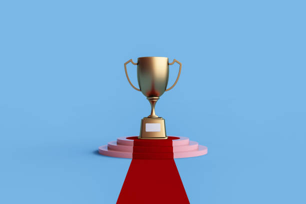 podio rotondo con coppa trofeo e tappeto rosso isolati su sfondo blu - pedestal football award concepts foto e immagini stock