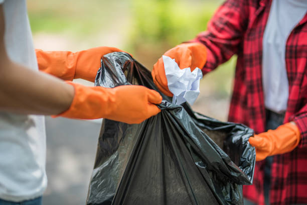 istock Men and women help each other to collect garbage. 1429219001