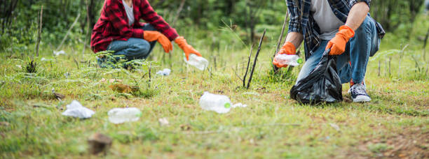 istock Men and women help each other to collect garbage. 1429222791