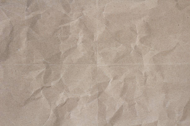 papier brun recyclé froissé pour l’arrière-plan - brown paper paper crushed wrinkled photos et images de collection