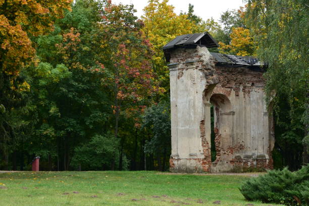 istock ruins of an old historical building 1429340784