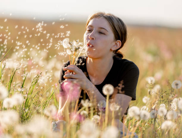 istock Pretty girl in field 1429393319