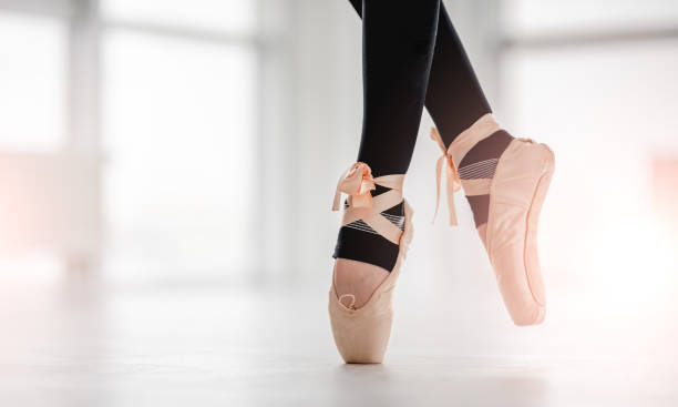 istock Ballerina legs in pointe shoes 1429408373