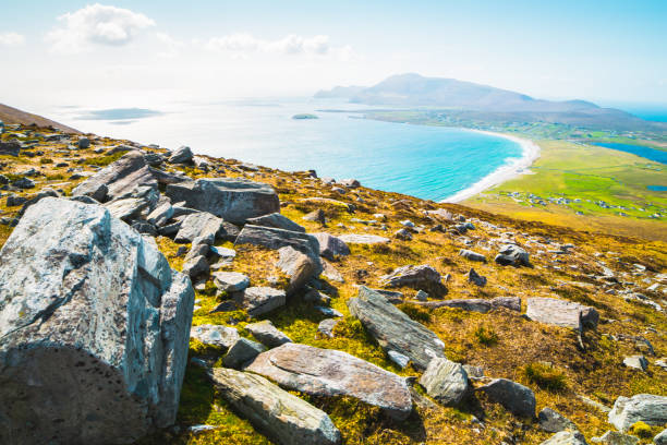 destination, côte d’irlande et paysage dramatique - county mayo ireland photos et images de collection