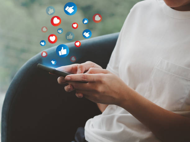 social media and online digital concepts girl using smartphone - facebook social gathering log on communication imagens e fotografias de stock