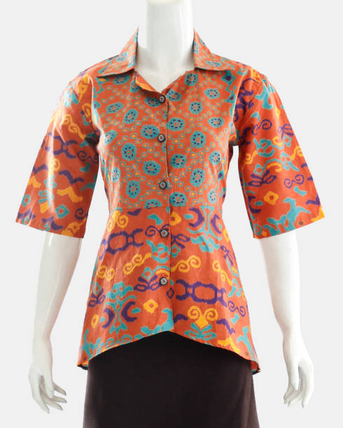 Beautiful blouse with a thick decorative motif with ethnic nuances