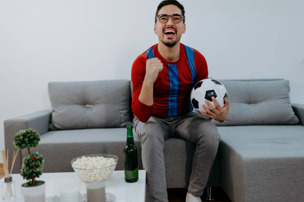 istock I love cheering for my team 1429601305