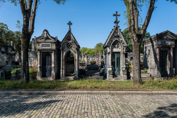 Tombstones at Pere-Lachaise cemetery in Paris, France Paris, France - 31 Aout 2022: Tombstones at Pere-Lachaise cemetery mausoleum stock pictures, royalty-free photos & images