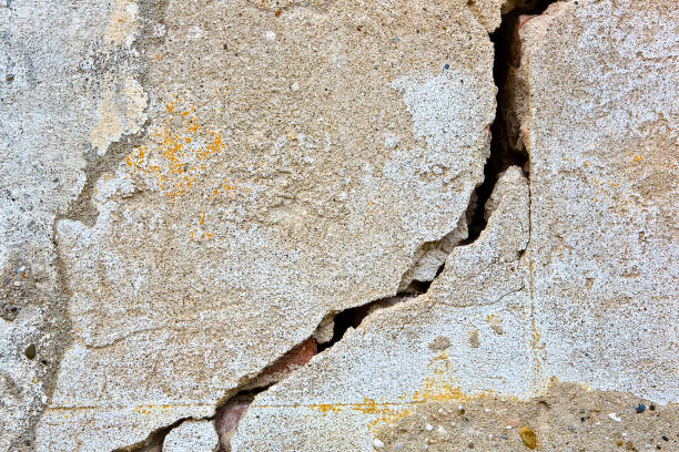 istock Deep and dangerous crack in an old brick wall with damaged plaster 1429647290