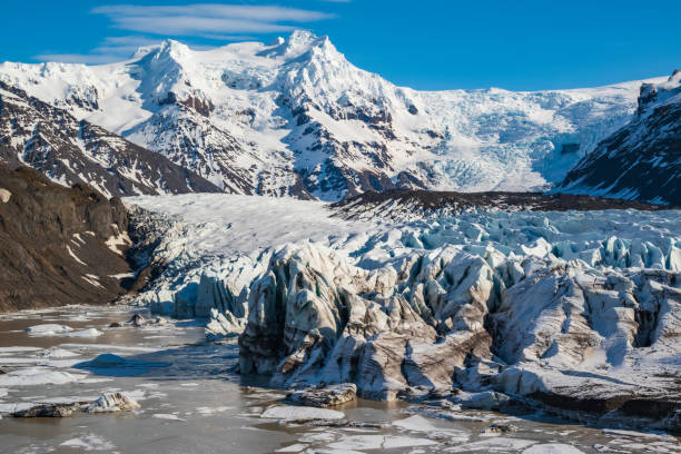 glaciar svínafellsjökull y lengua glaciar, skaftafell, parque nacional vatnajökull, islandia - glacier bay national park fotografías e imágenes de stock