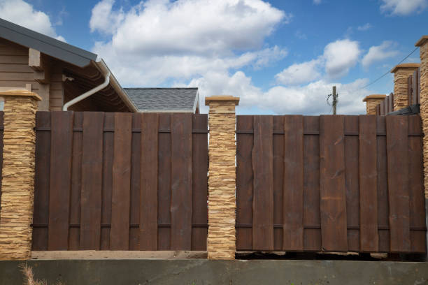 istock Modern fence around the house 1429679032