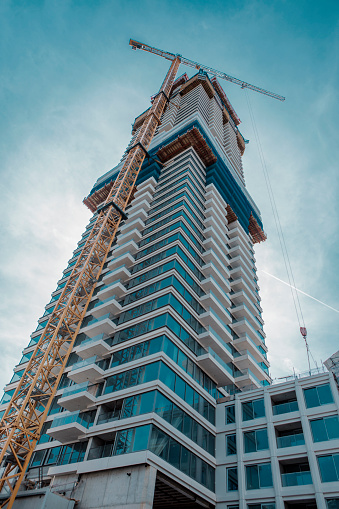 The outside of an empty business high rise construction site